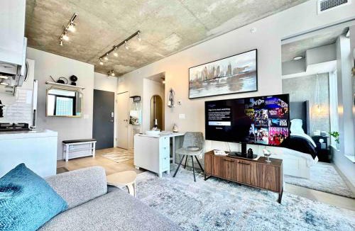 Connaught Apartment | MicroNest - Modern Overlooking Downtown Parking