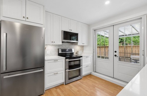 Blueridge House | Modern 1BR + Murphy Bed Garden Suite | Steps to Trails & Transit | Pet Friendly