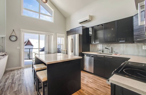 Central Okanagan Cottage | Modern 2 bedroom and Loft