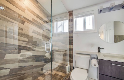 Central Okanagan Cottage | Modern 2 bedroom and Loft