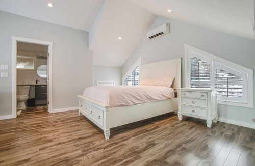 Central Okanagan Cottage | Modern 2 bedroom and Loft