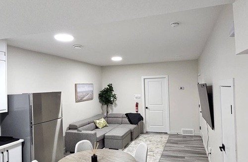 Sage Hill House | Modern 2-Bedroom Basement Suite | Private Entrance | Trails, City & Banff
