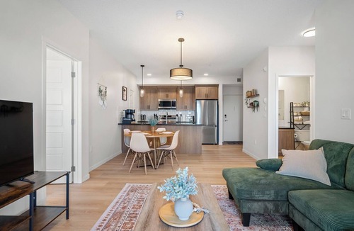 Northwest Calgary Apartment | Modern 2BR w/Balcony + Free Parking | NW Calgary
