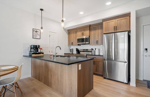 Northwest Calgary Apartment | Modern 2BR w/Balcony + Free Parking | NW Calgary