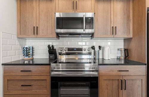 Northwest Calgary Apartment | Modern 2BR w/Balcony + Free Parking | NW Calgary