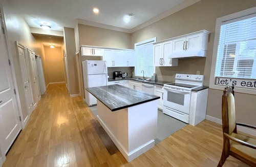 Southwest Mission House | Modern 2BR Walk-Out Suite | 2 Baths | UpperMission