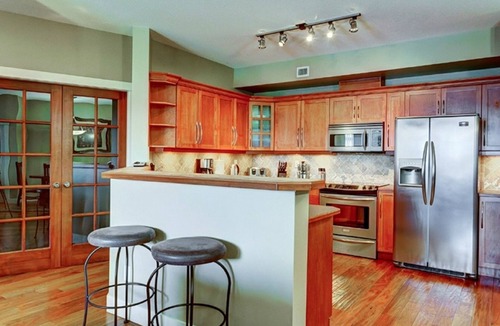North End Condo | Modern 3 Bedroom Condo in Discovery Bay. Close to downtown and Okanagan Lake!