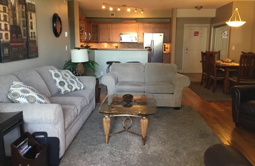 North End Condo | Modern 3 Bedroom Condo in Discovery Bay. Close to downtown and Okanagan Lake!