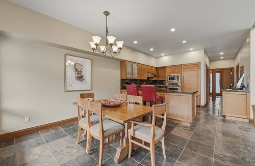Whistler House | Modern 3BR | Walk to Whistler Village | Hot Tub | AC | Pet-Friendly