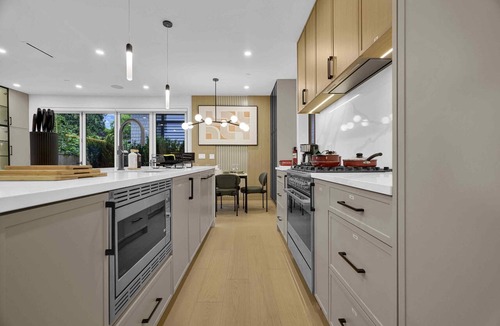 Kerrisdale House | Modern 4BR Home Steps from VanDusen & Queen Elizabeth Park