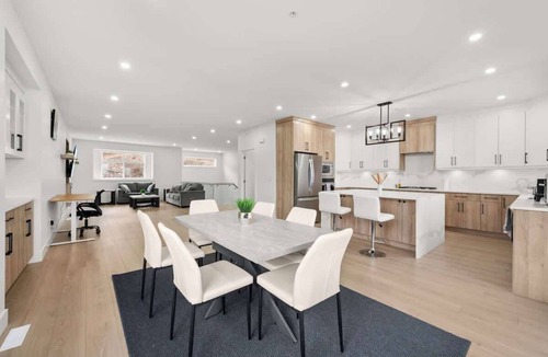 Eastern Hillsides House | Modern 4BR Suite with Mountain Views