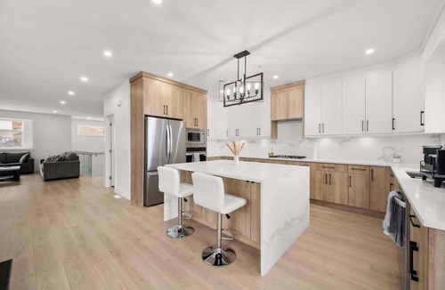 Eastern Hillsides House | Modern 4BR Suite with Mountain Views
