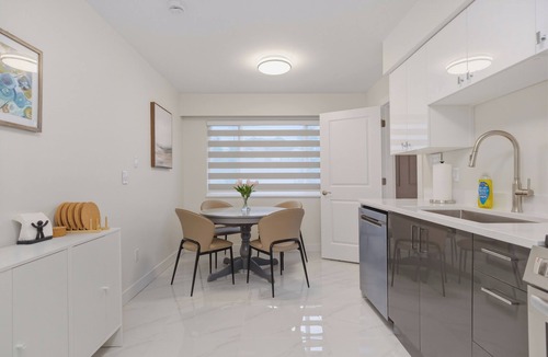 Marpole House | Modern 5Bdrm House, Close to Airport & Skytrain&Shops!