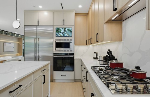 West Side House | Modern 5BR 5BA near UBC, QE Park & VanDusen