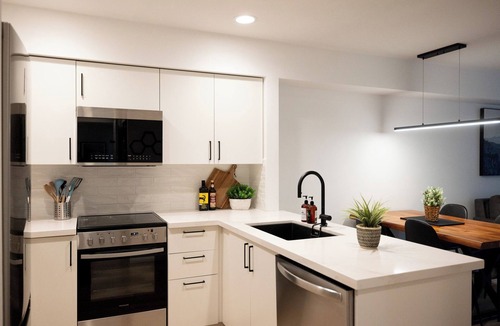 Whistler Creekside Condo | Modern Air-Conditioned Ski In/Out 1 BR: Sleeps 4, King bed, Hot Tub, Pool!