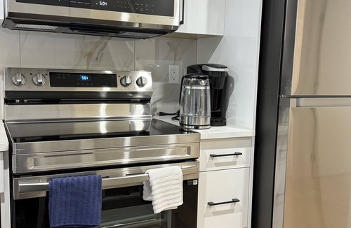 Northeast Edmonton House | Modern and Luxurious 2-Bedroom Suite