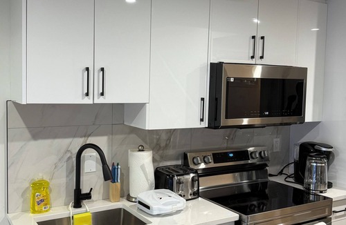 Northeast Edmonton House | Modern and Luxurious 2-Bedroom Suite
