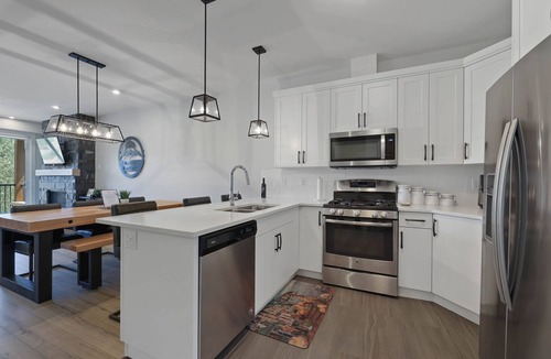 Sun Peaks Condo | Modern and Stylish Condo with Mountain Views