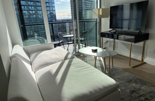 Surrey Apartment | Modern apartment, free parking in King George Hub