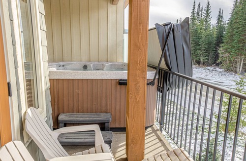 Sun Peaks Condo | Modern Condo | Ski-In & Ski-Out | Private Hot Tub | Fireplace