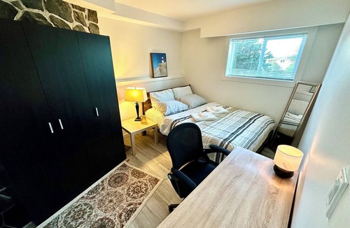 Saanich East Apartment | Modern Cozy Home | Free Parking | Close to Downtown & Beach