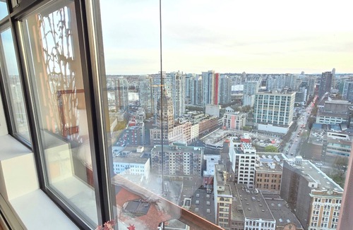 Crosstown Apartment | Modern Downtown Apartment with Million City Views