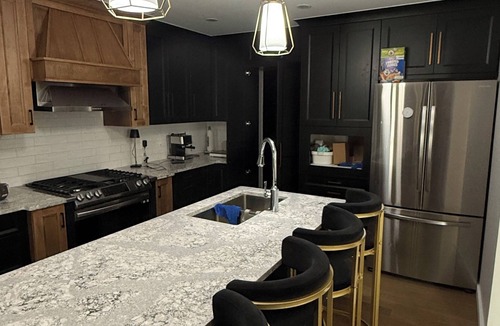 Brooks House | Modern Luxury 5 Bedroom House, Centrally Located in Brooks & Pet-friendly