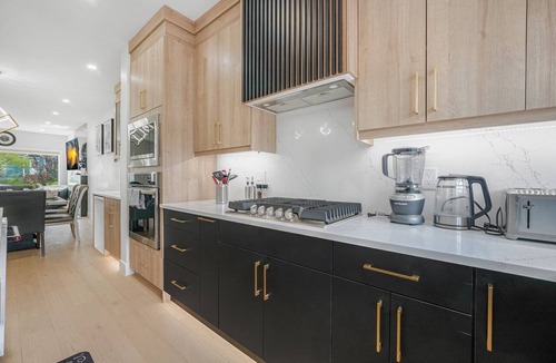 Southwest Edmonton House | Modern luxury home near Downtown and close to University of Alberta *King Bed