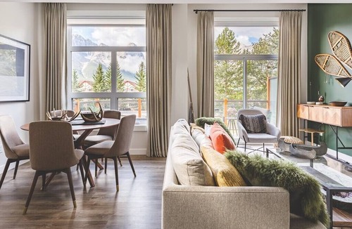 Teepee Town House | Modern Mountain Vibe - Gorgous new 3 bed townhouse with stunning mountain views