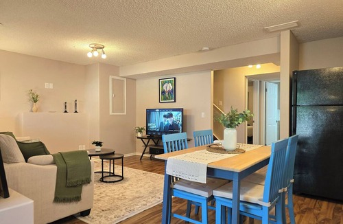 Kincora House | Modern Walkout Suite Near YYC Airport