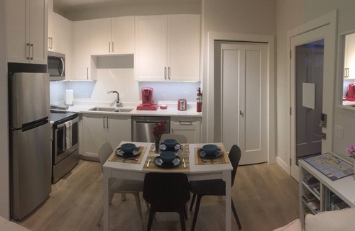 Sidney Apartment | MOLLYS COTTAGE THE SUITE ON VANCOUVER ISLAND