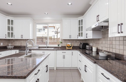 Richmond City Centre Apartment | Mordern 1 BR Suite . Living Room. Private Bath. Free Parking.AC .Near YVR