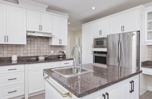 Richmond City Centre Apartment | Mordern 1 BR Suite . Living Room. Private Bath. Free Parking.AC .Near YVR