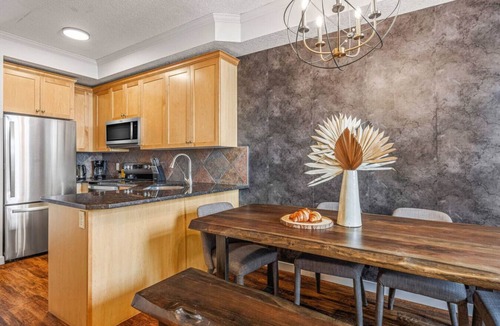 Cougar Creek Condo | Mountain Chic | 2BR Family Escape | Hot Tub + Pool