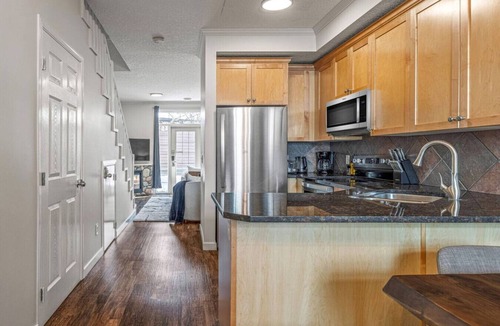Cougar Creek Condo | Mountain Chic | 2BR Family Escape | Hot Tub + Pool