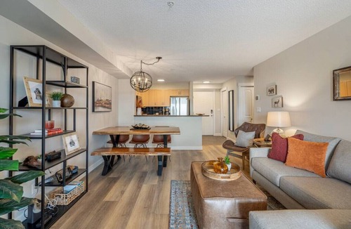 Invermere Apartment | Mountain Modern | Pool | Hot Tub | Gym | Wii
