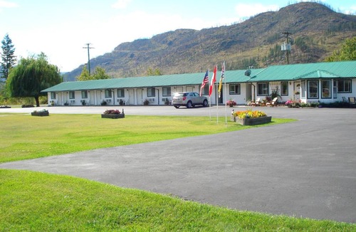 Barriere Hotel | Mountain Springs Motel & RV Park