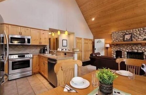 Radium Hot Springs House | Mountain Views/Pool Table/Sauna