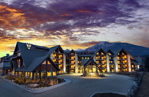 Teepee Town House | Mountain View Haven! OPEN Pool & Hot Tub, King Bed, A/C, Patio, Stunning Views