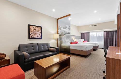 Sundre Hotel | Mountain View Inn & Suites