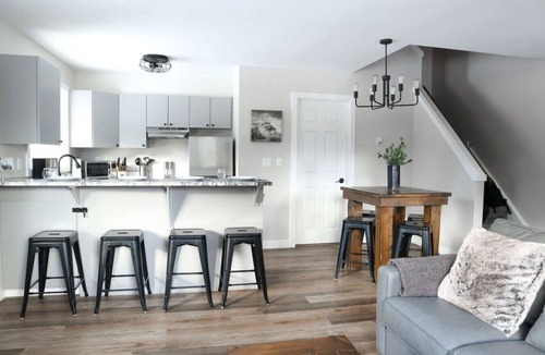Harvie Heights Condo | Mountain Views w/Hot Tub Near Banff & Canmore