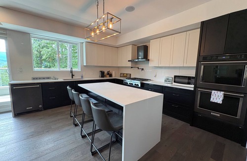 Anglemont House | Mountainside Lodge Shuswap Retreat/Lakeview Deck/Theatre Room/Sauna