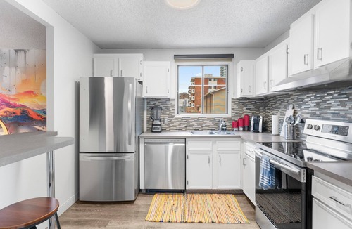 Beltline Apartment | Mural Oasis w Sunroom, Parking, near Stampede
