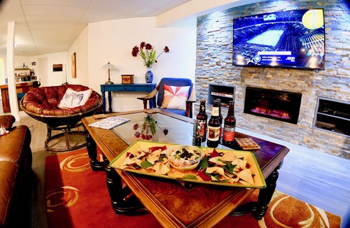 Southeast Kelowna House | Myra Park Bike Hike—Rural Retreat