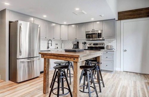 Canmore Villa | Mystic Springs Townhouse: Heated Pool & Banff Pass