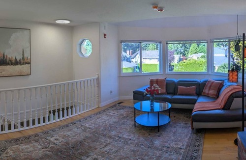 Blueridge House | Nature Haven Retreat: Peaceful North Vancouver stay near trails & nature