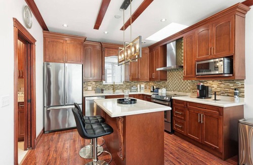 Fraserview House | Near DT Vancouver | 3 Beds | 12min to YVR
