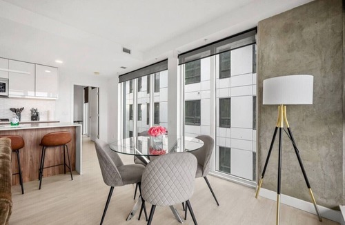 Kensington Apartment | NEW | 2BR | Mins to Saddledome | UG Parking | AC