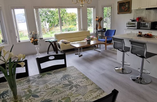 Southwest Mission Bed & Breakfast | New 3BR Guest Suite | Lakeview, Private Entry