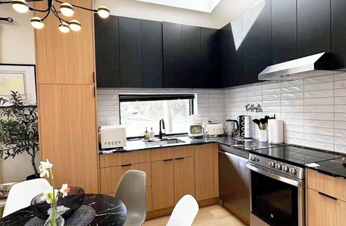 Kitsilano House | New Build 3 Brms Kitslano Retreat (air-conditioned)